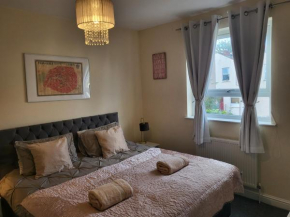 & Cosy Apartment in the heart of Stokes Croft